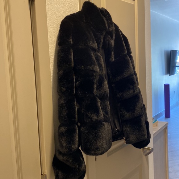 Generation Love faux fur jacket. Never worn! Size M - Picture 2 of 3